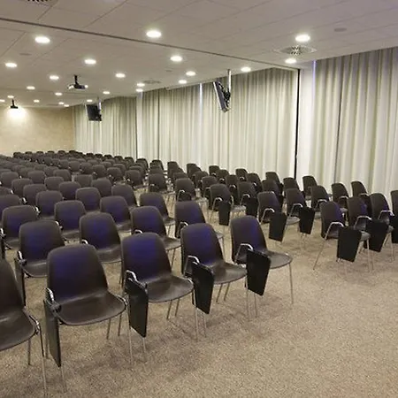 מלון Cube