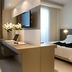 Hotel Cube 4*