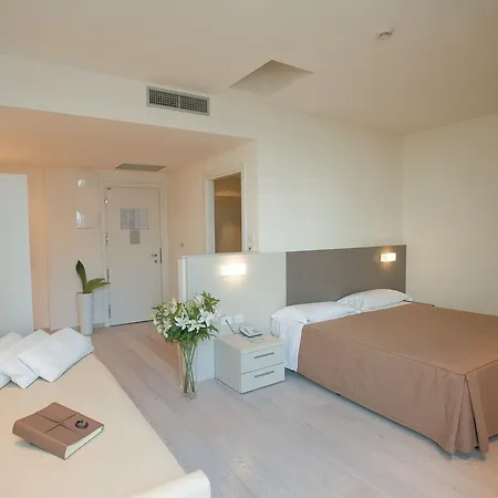 Cube Hotel 4*