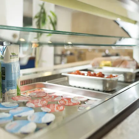 מלון Cube ראבנה