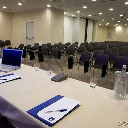 Cube מלון ראבנה