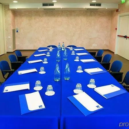 Cube מלון ראבנה