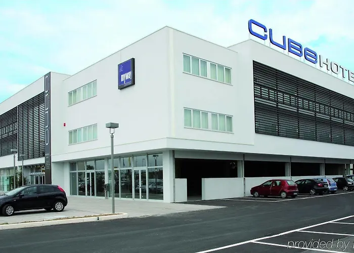 Cube Szálloda Ravenna